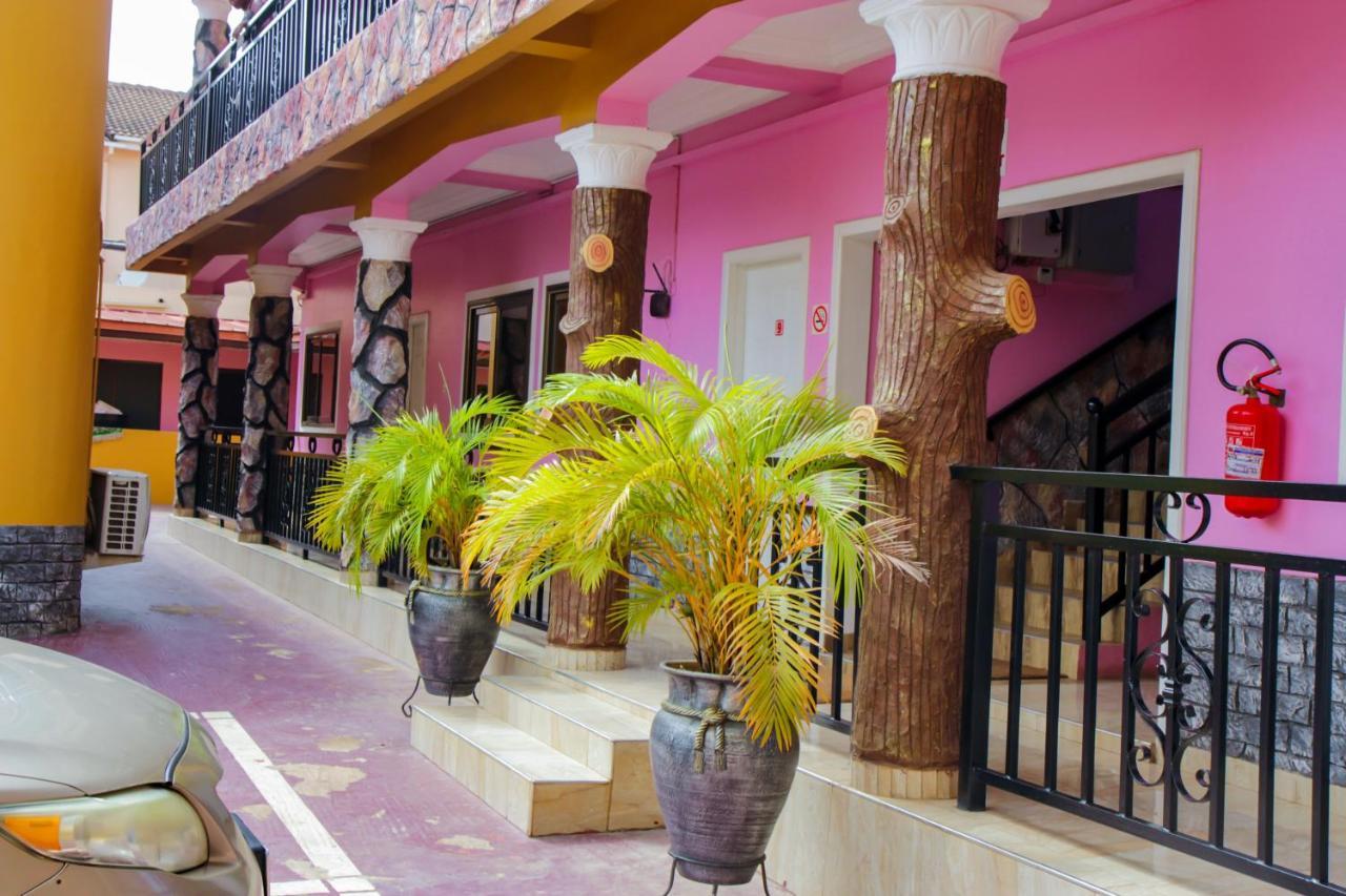 Hilton View Hotel Ogbodjo Eksteriør billede